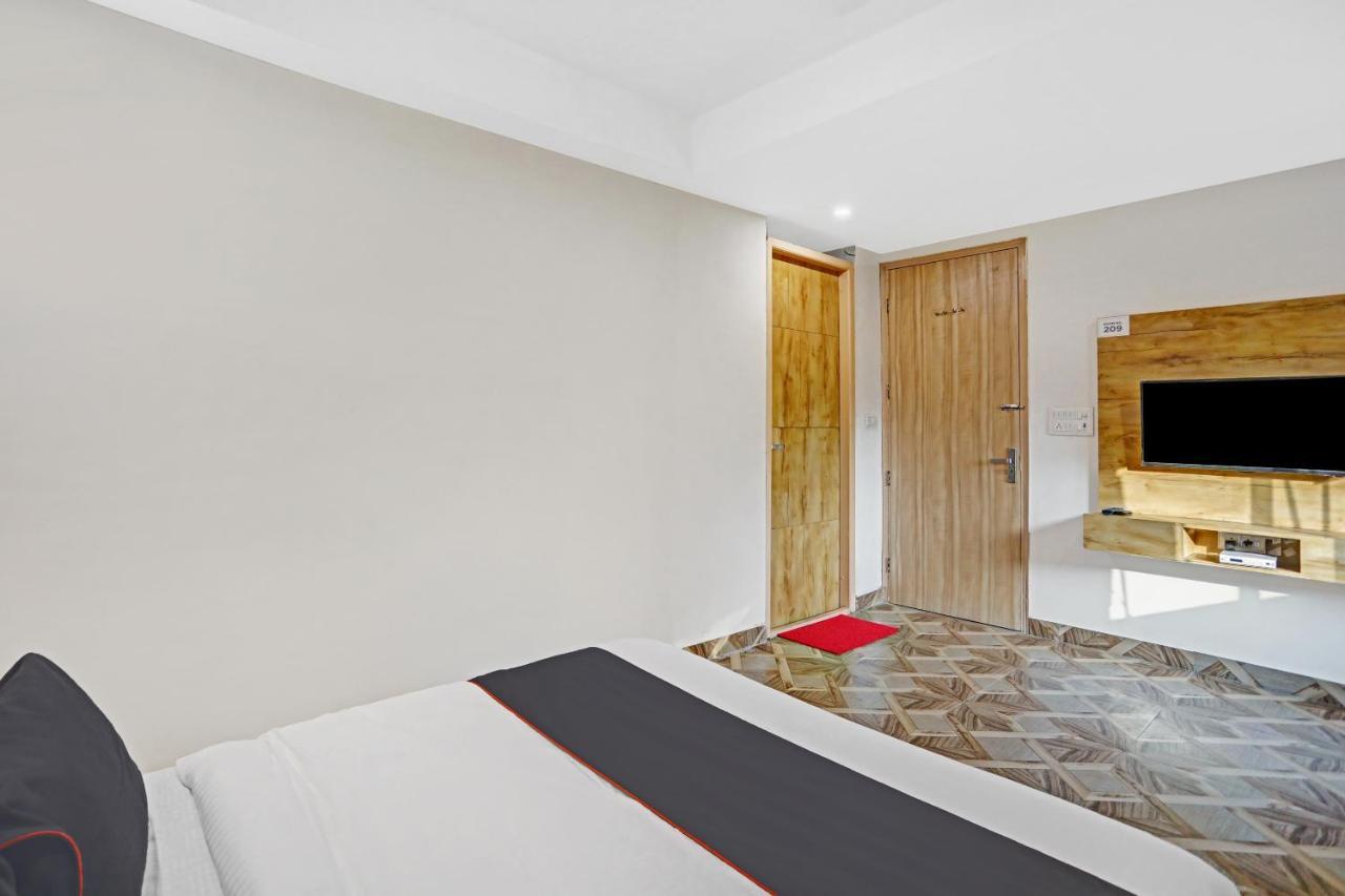 Oyo 81641 Collection O Hotel A1 Residency ניו דלהי מראה חיצוני תמונה